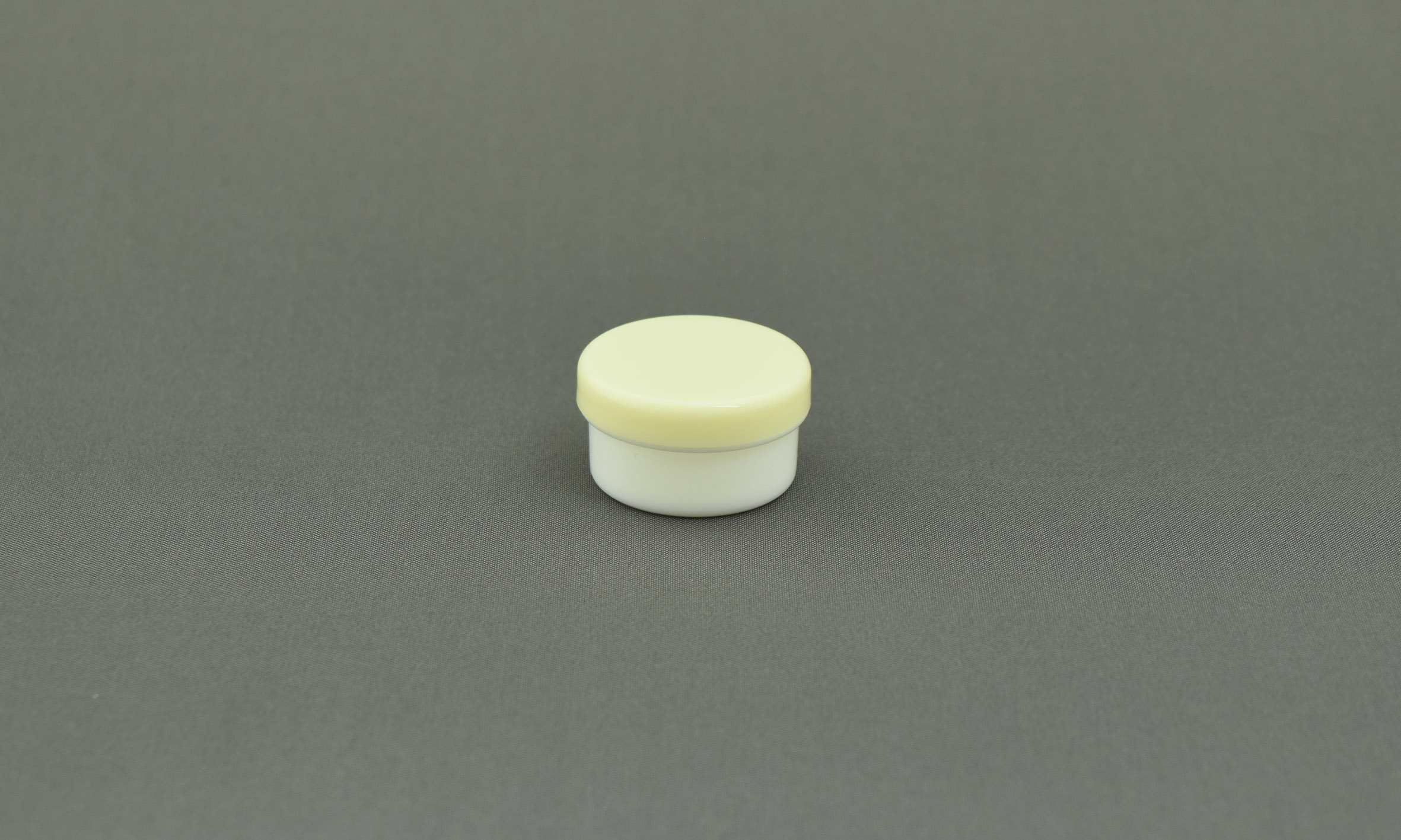 塑料锅5ml身体：白色帽子：奶油100件