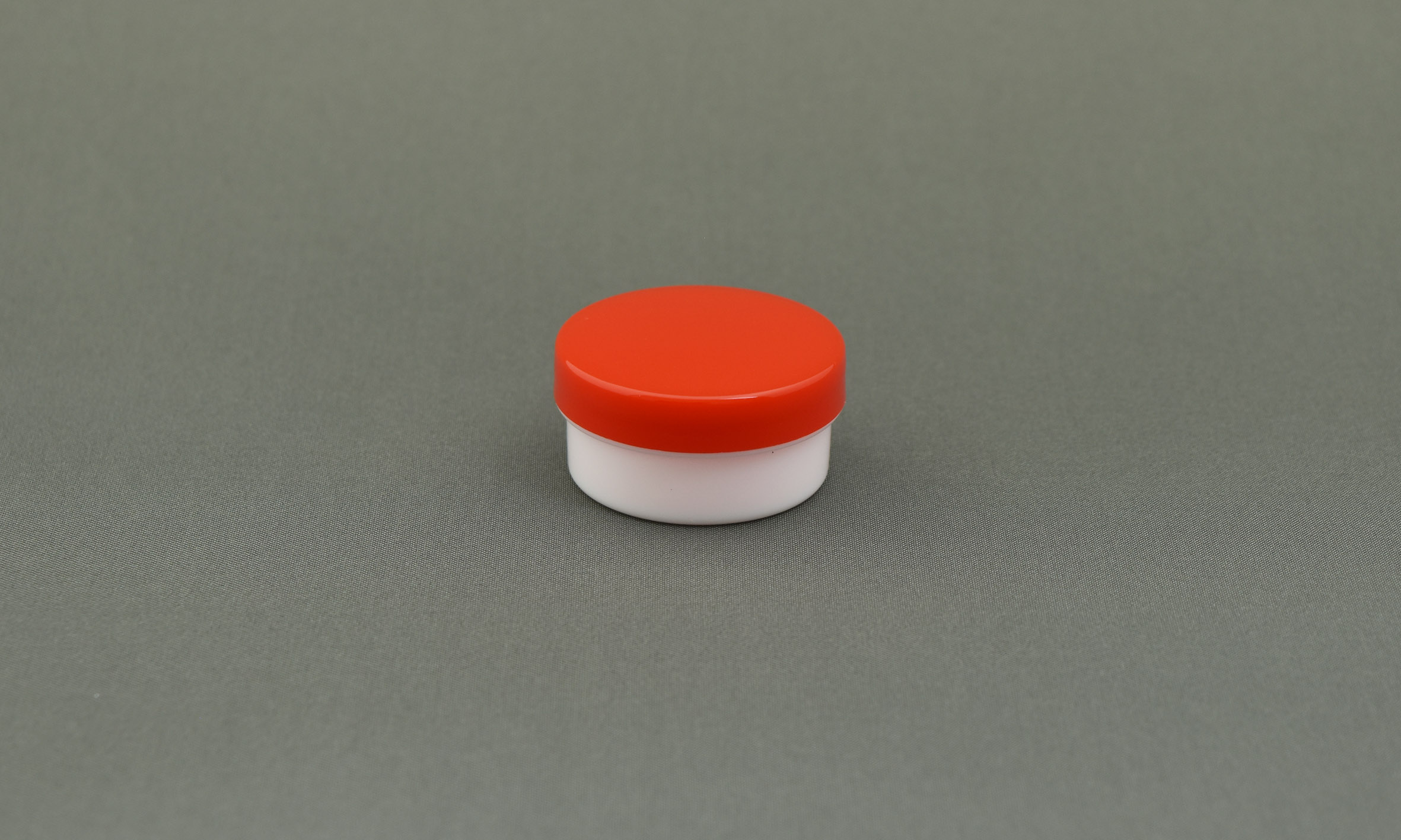 塑料锅10毫升身体：白色帽子：红色100件