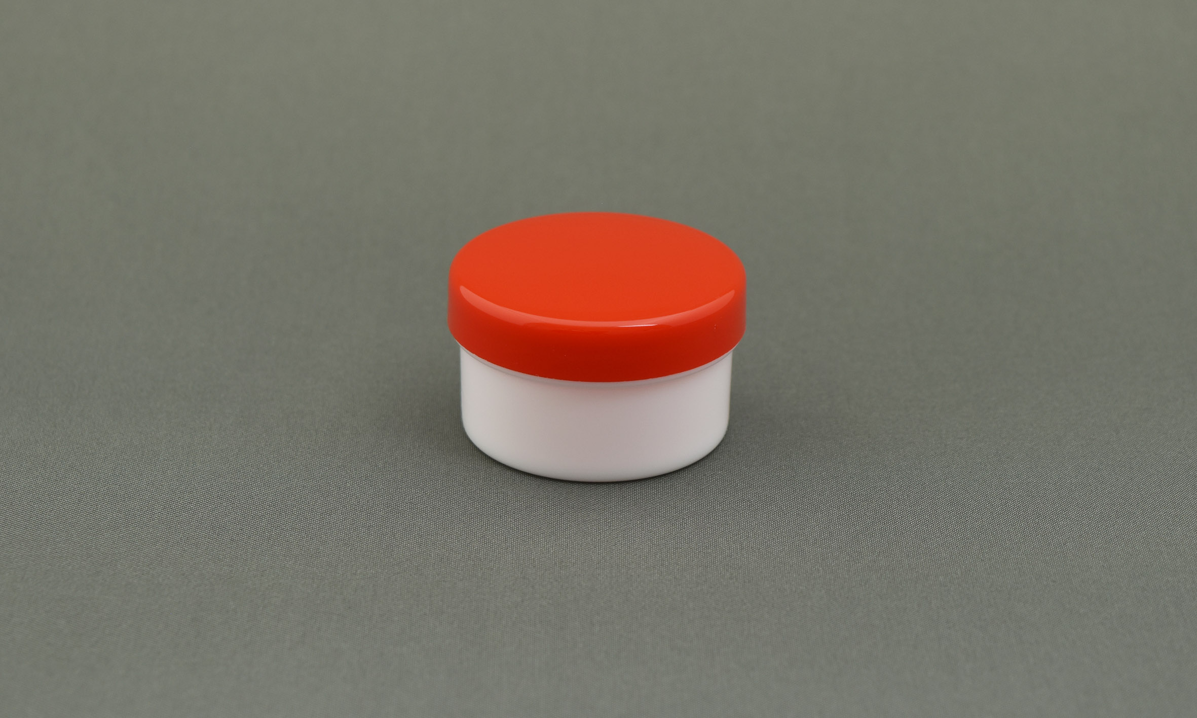 塑料锅20毫升身体：白色帽子：红色100件