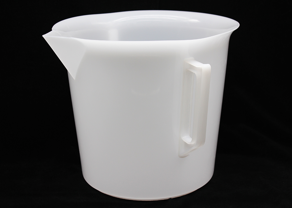 两种手柄的聚乙烯烧杯10L，尺度