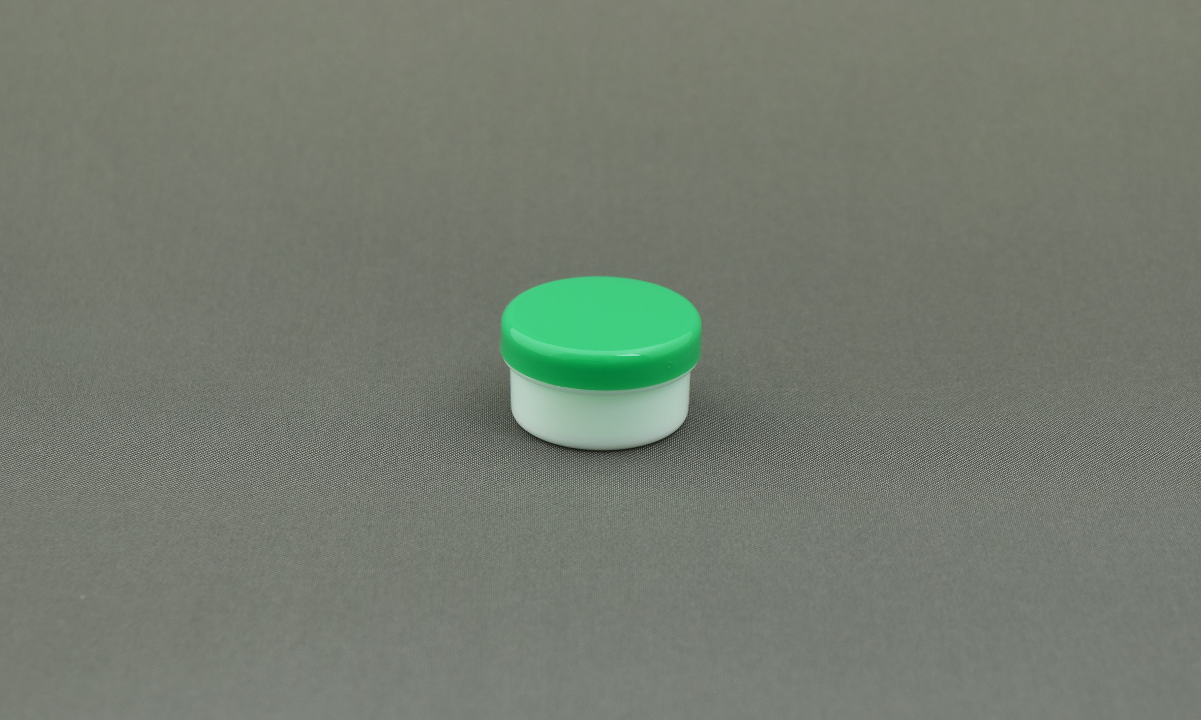 石膏锅5ml身体：白色帽子：绿色100件