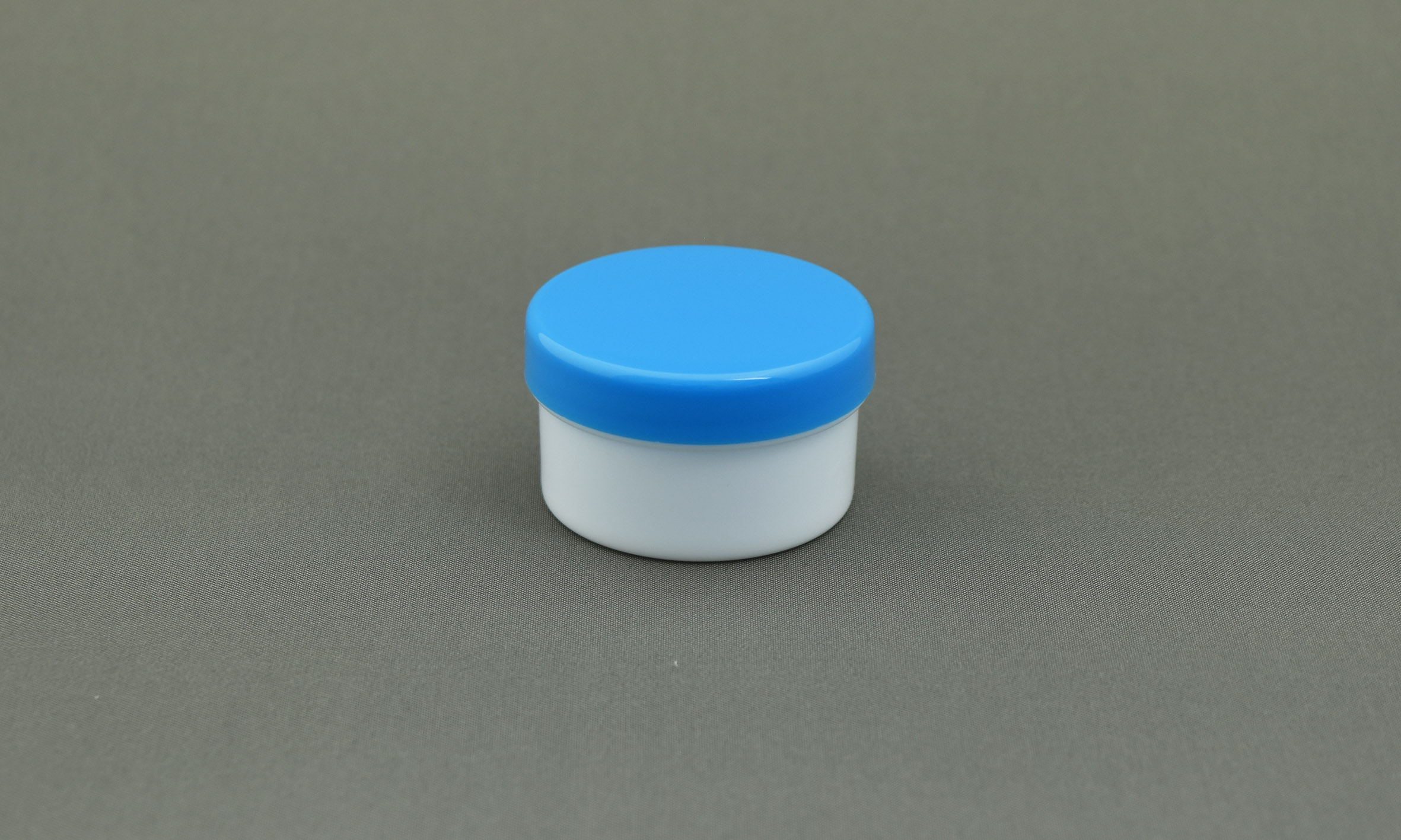 塑料锅20ml身体：白色帽子：蓝色100件