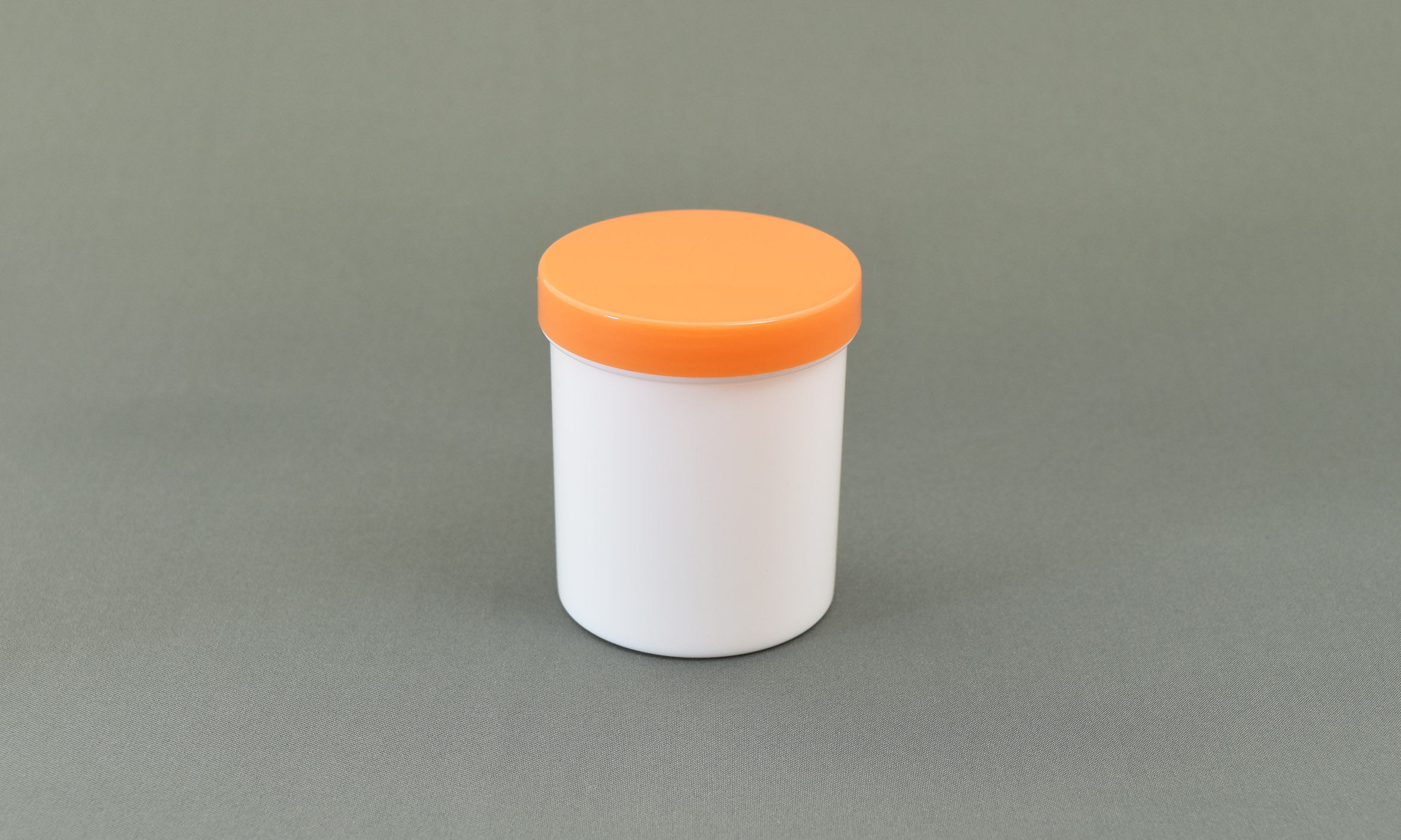 塑料锅100毫升身体：白色帽子：橙色50件