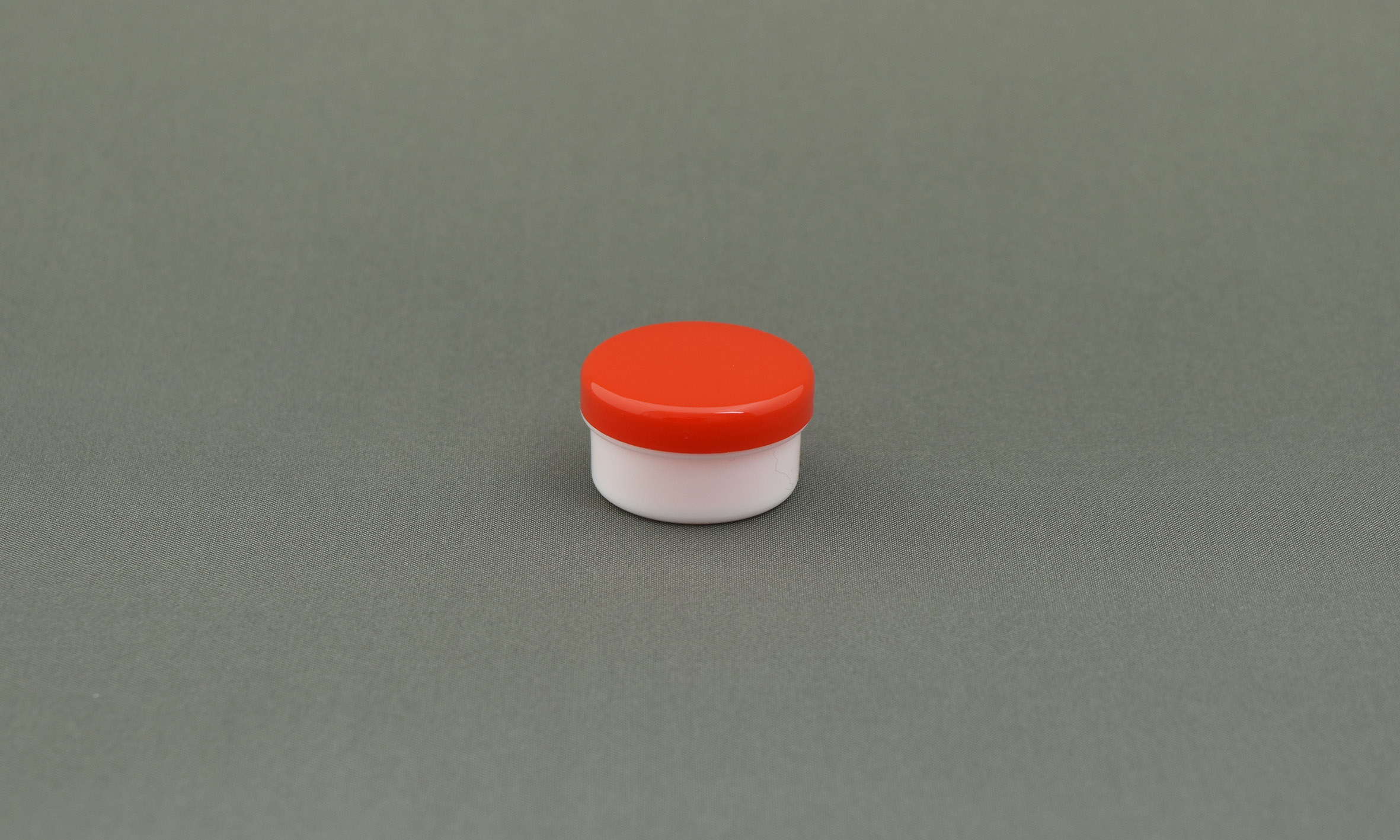 石膏锅5ml身体：白色帽子：红色100件