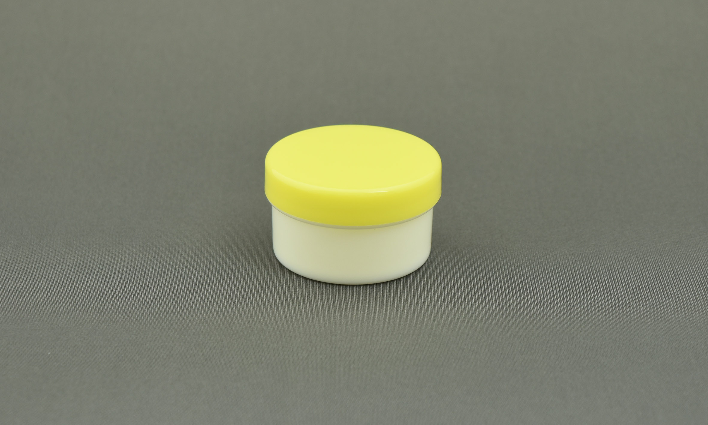 石膏锅20毫升身体：白色帽子：黄色100块