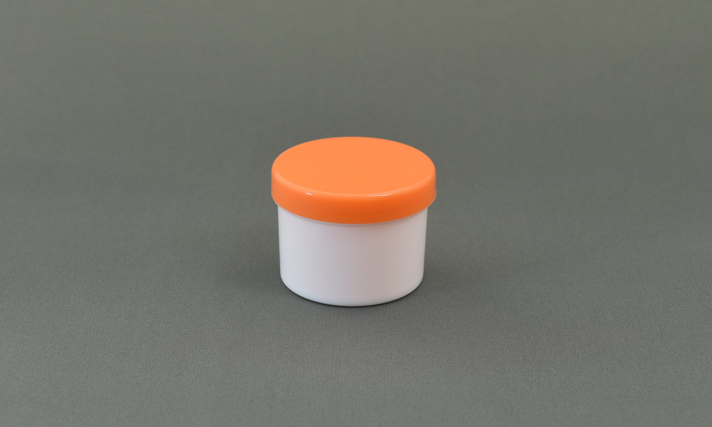 塑料锅30毫升身体：白色帽子：橙色100块