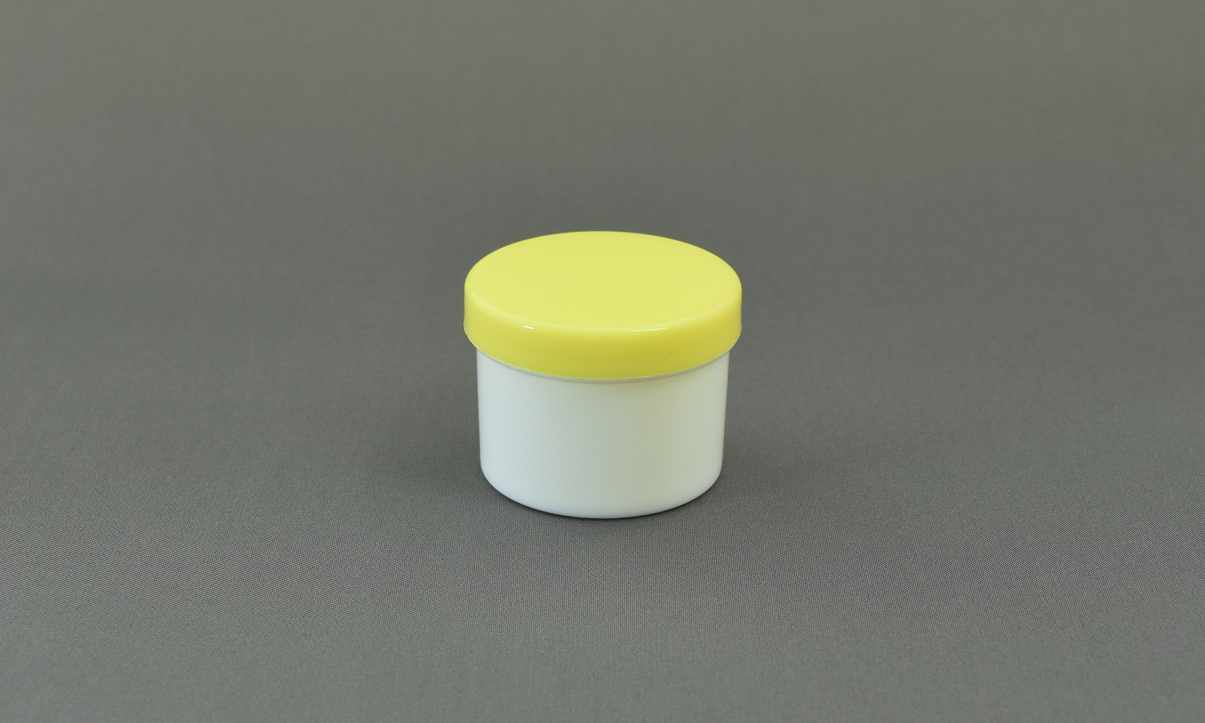 塑料锅30毫升身体：白色帽子：黄色100块