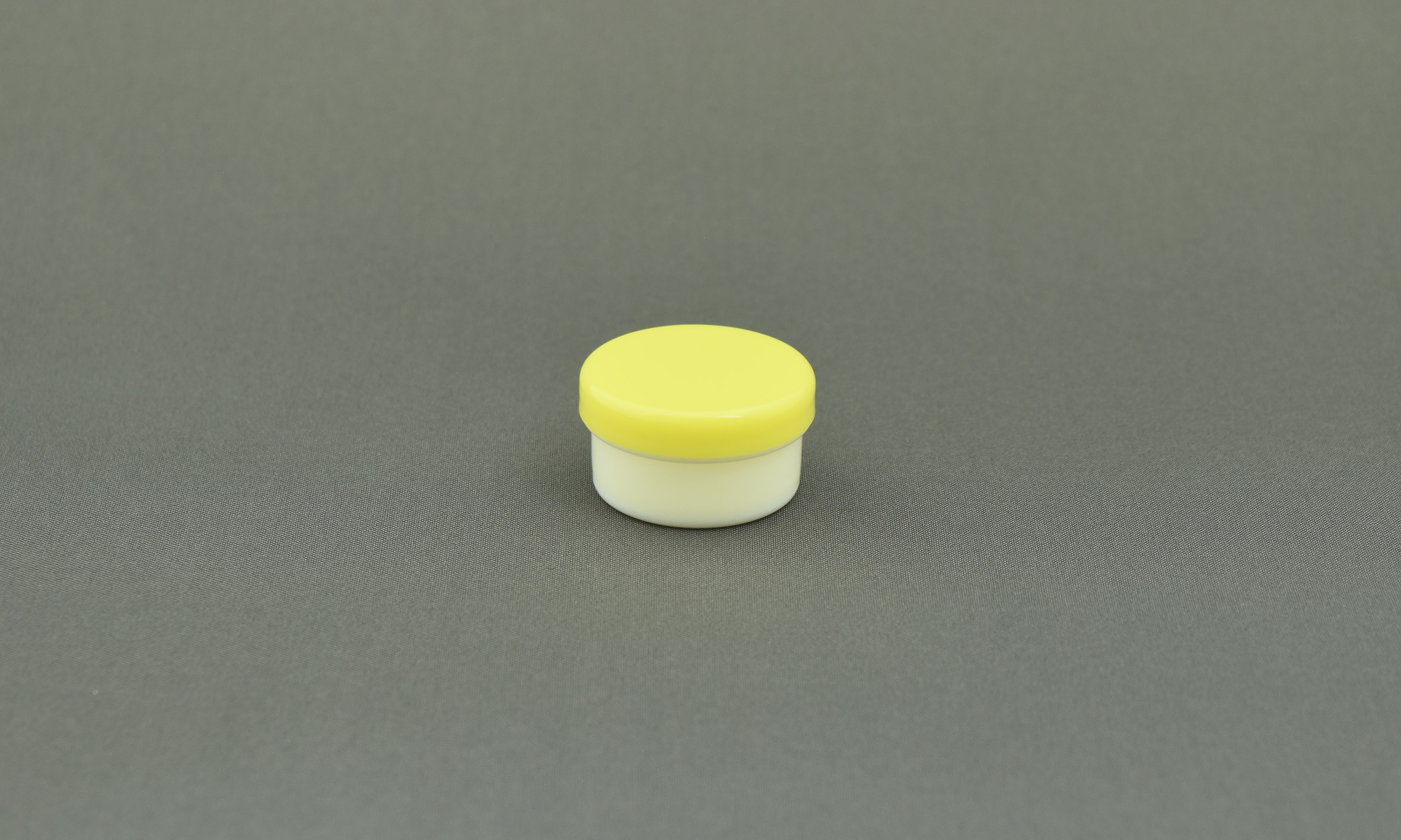 石膏锅5ml身体：白色帽子：黄色100件