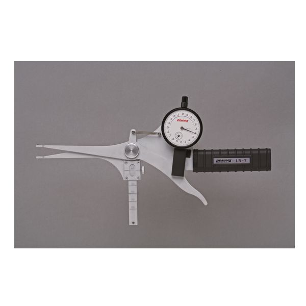 在测量LB-7内拨号卡尺