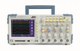 tps2012b-d1类型的数字示波器，具有英语考试结果 10012CAL